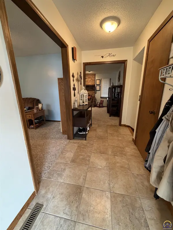 1049 Sunrise Dr, Emporia, KS 66801