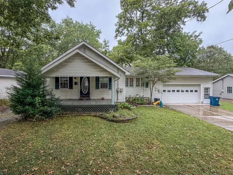 1020 N Walnut ST, Monticello, IL 61856