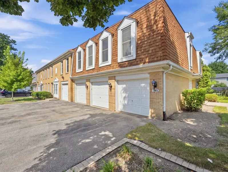 761 Garfield AVE #B, Libertyville, IL 60048