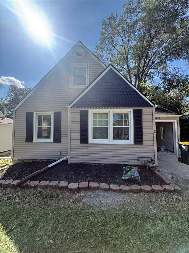 7826 Summit ST, Kansas City, MO 64114