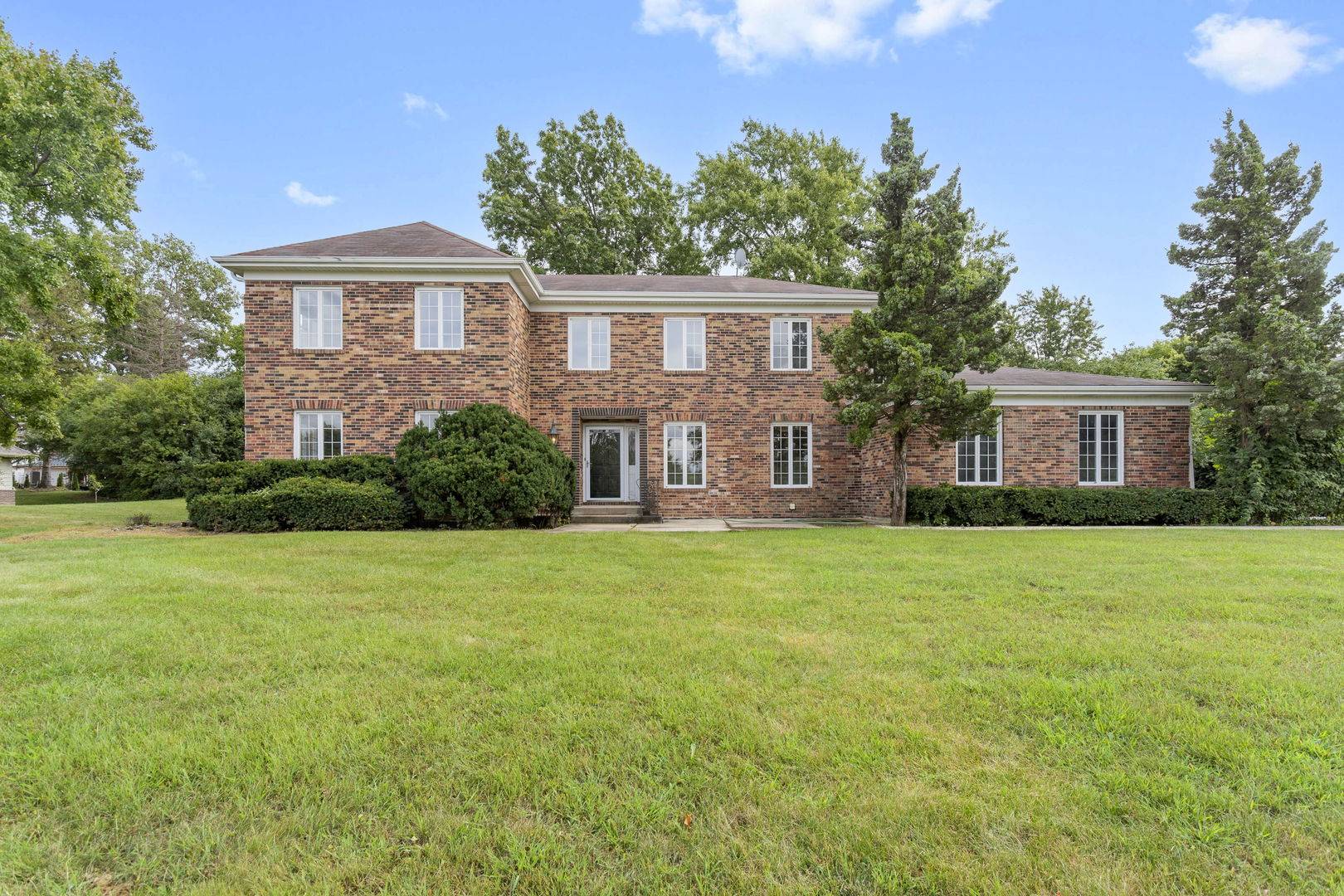 12 KINGSTON DR, Oak Brook, IL 60523
