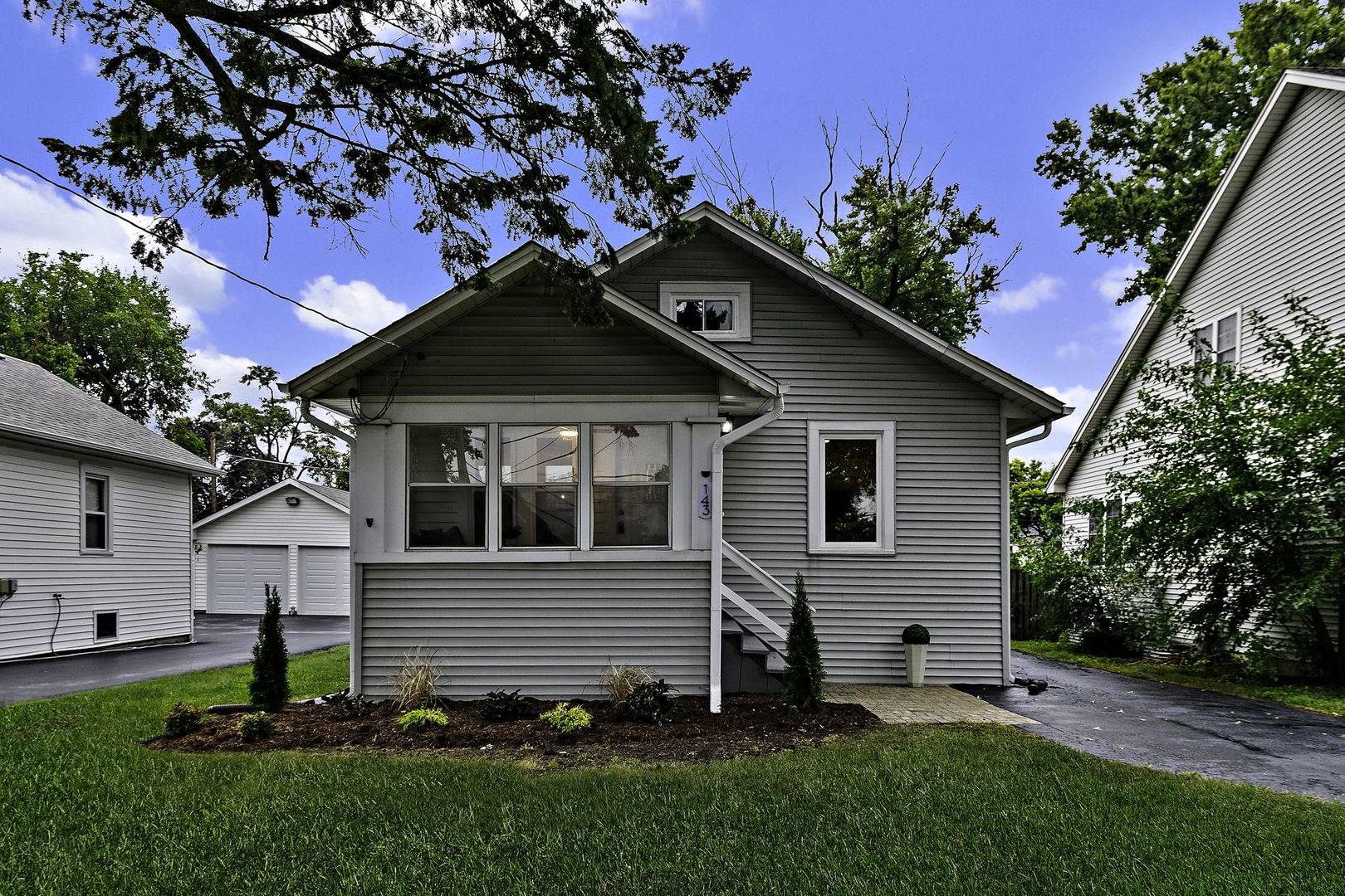 143 E Division ST, Villa Park, IL 60181