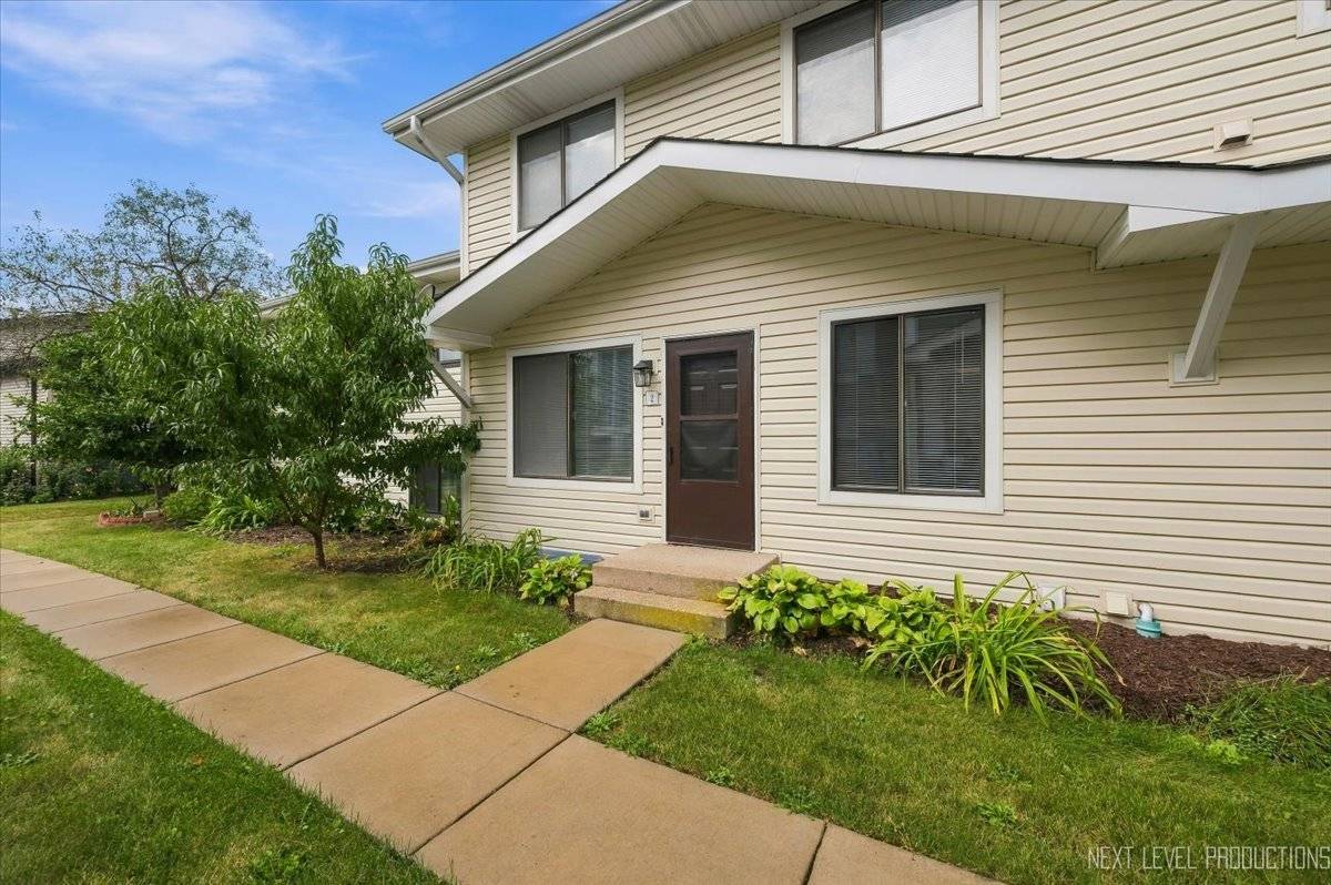 2s759 Winchester CIR #2, Warrenville, IL 60555