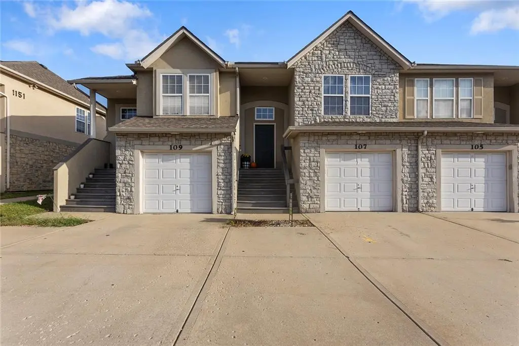 1181 N Martway DR #107, Olathe, KS 66061