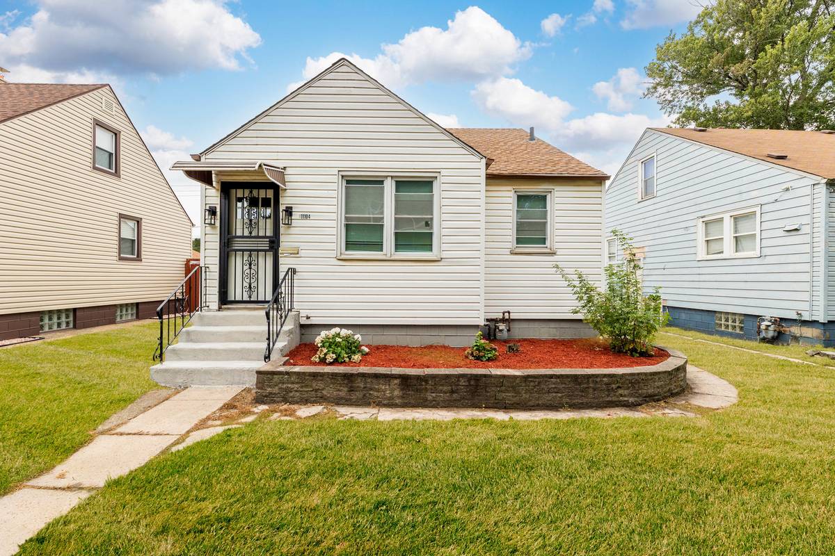 11104 S Avenue O AVE, Chicago, IL 60617