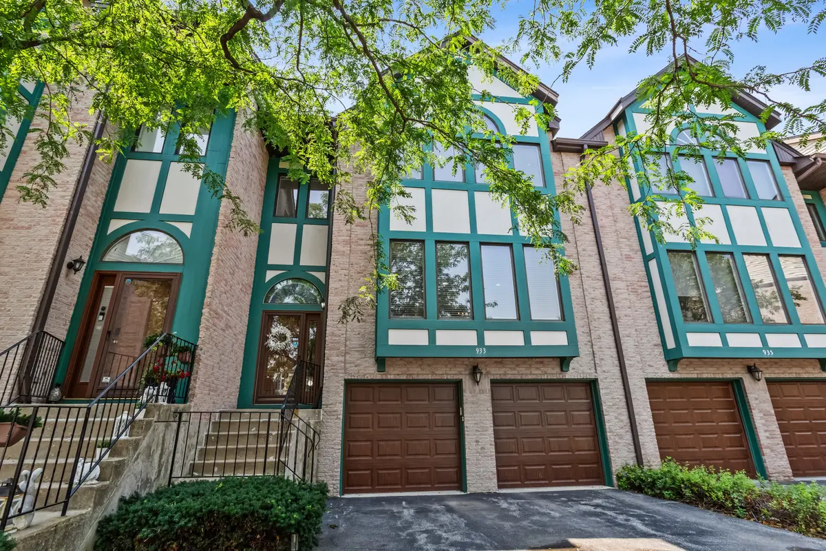 933 W Essex PL, Arlington Heights, IL 60004