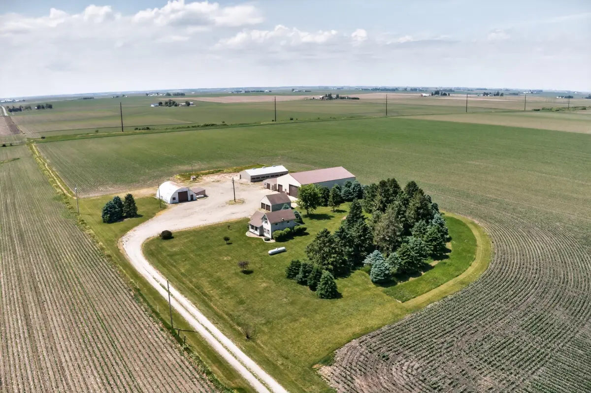 2996 Hwy 8, Dysart, IA 52224
