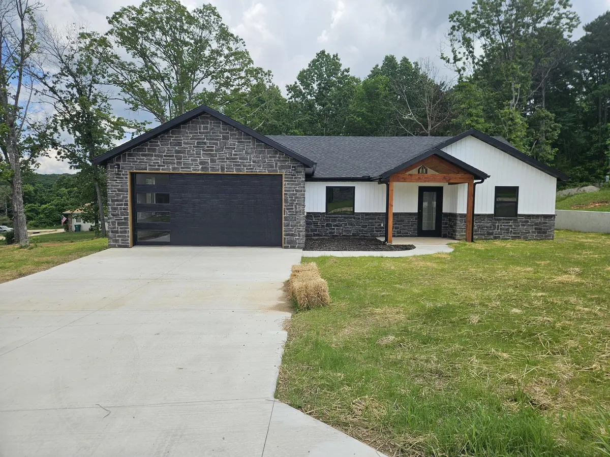 203 Juniper AVE, Cabool, MO 65689