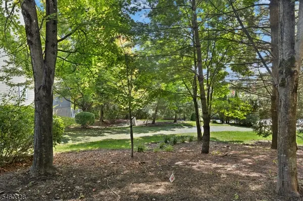402 Donato Cir, Scotch Plains Twp., NJ 07076