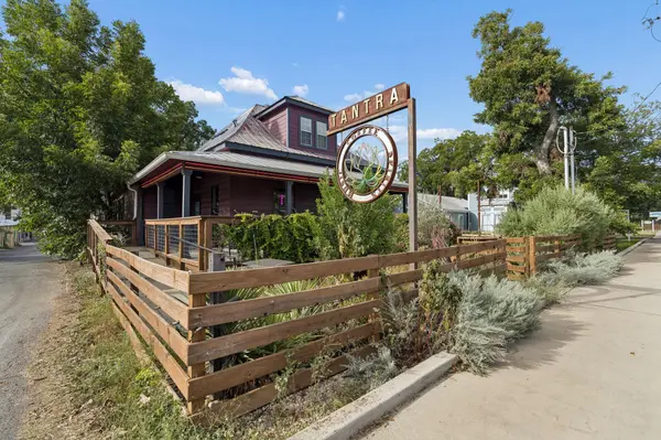 217 W Hopkins ST, San Marcos, TX 78666
