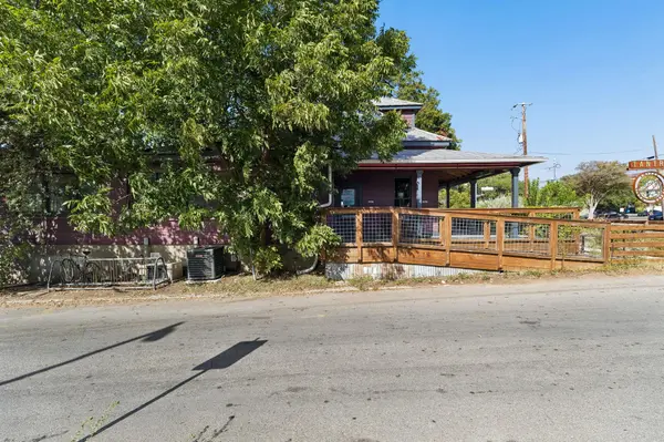 217 W Hopkins ST, San Marcos, TX 78666