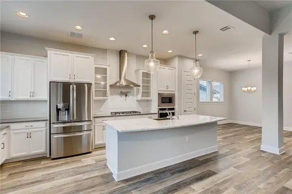7112 Poulain DR, Austin, TX 78738