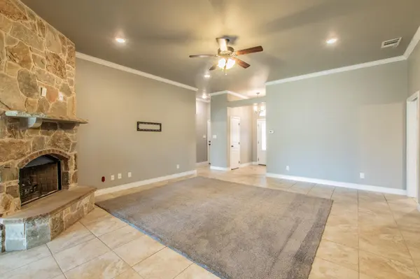 2105 Briar Hollow DR, Temple, TX 76502