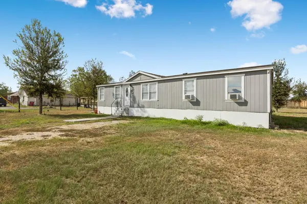 155 Oso ST, Cedar Creek, TX 78612