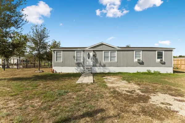 155 Oso ST, Cedar Creek, TX 78612