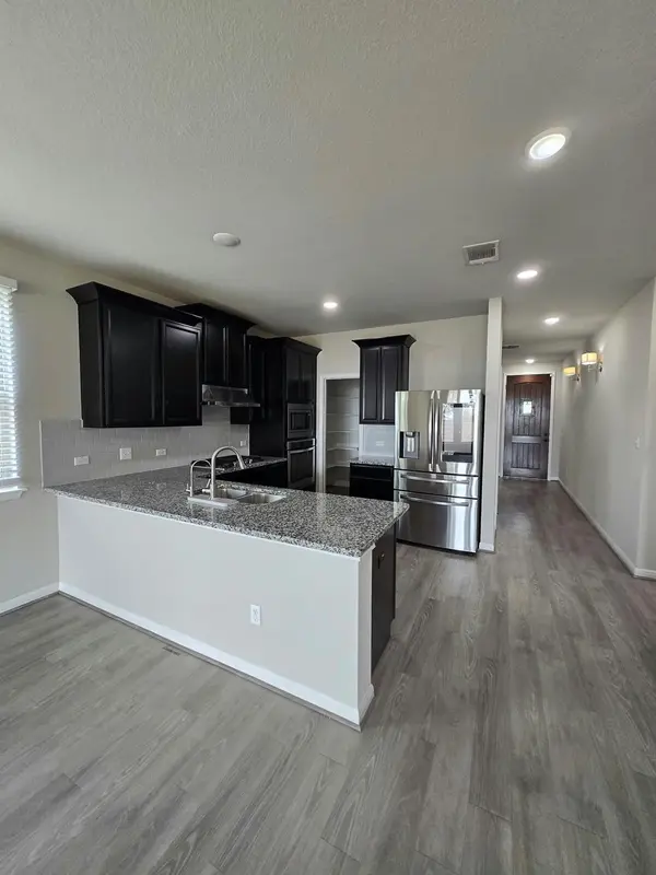 1052 Myrna BND, Leander, TX 78641