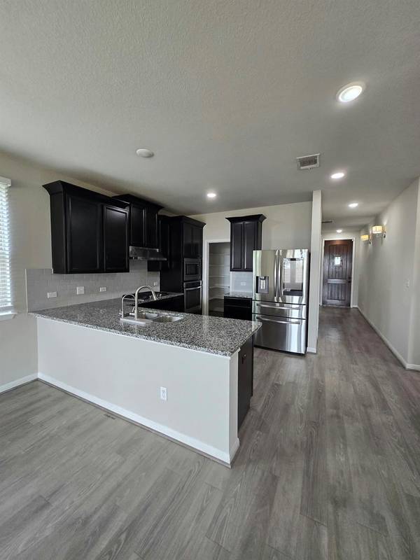1052 Myrna BND, Leander, TX 78641