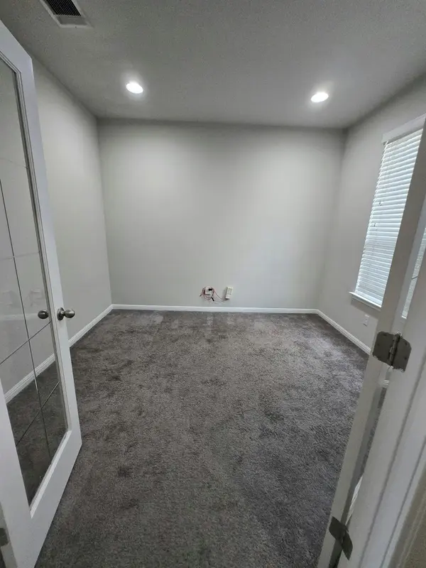 1052 Myrna BND, Leander, TX 78641