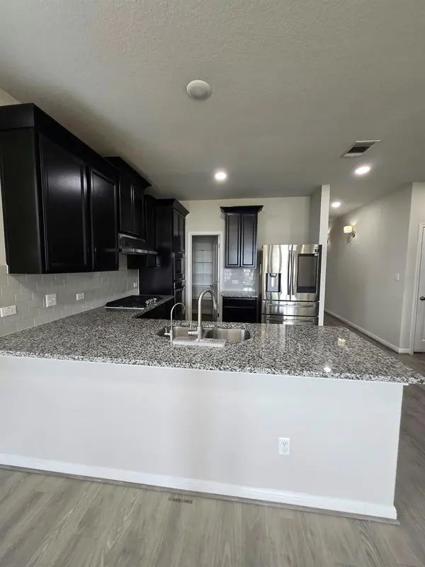 1052 Myrna BND, Leander, TX 78641