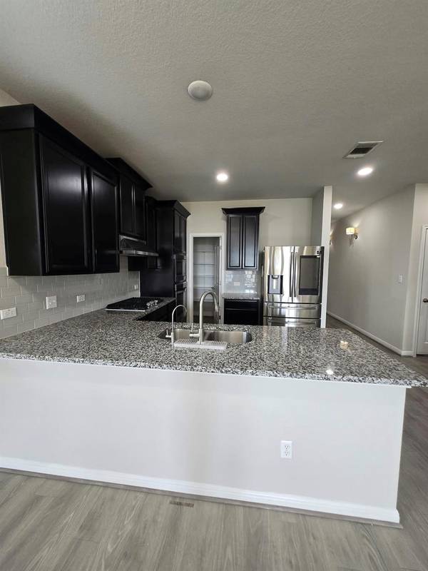 1052 Myrna BND, Leander, TX 78641