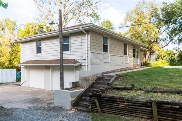 1605 SE M AA HWY, Blue Springs, MO 64014