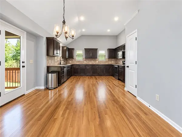 412 Duncan DR, Liberty, MO 64068