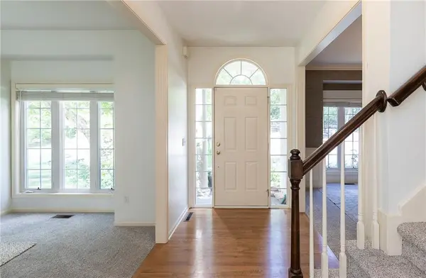 10121 NW River Hills DR, Parkville, MO 64152