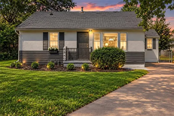 6840 E 139th ST, Grandview, MO 64030