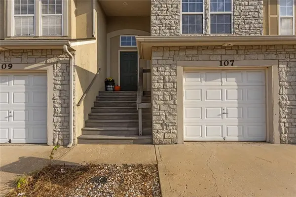 1181 N Martway DR #107, Olathe, KS 66061