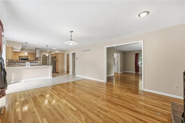 5528 NW Verlin DR, Kansas City, MO 64152