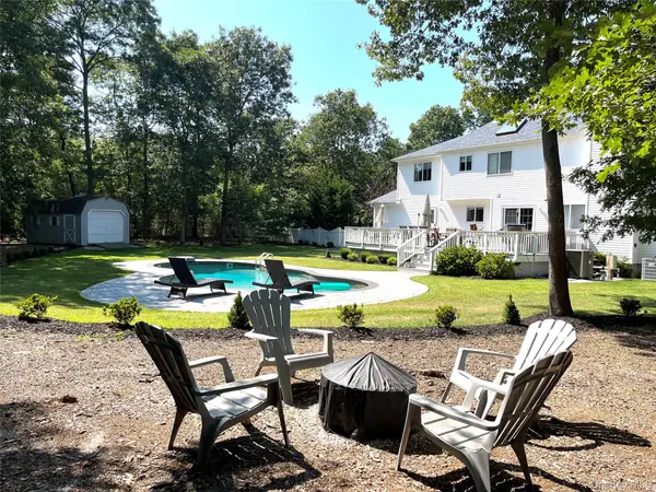 15 Silas Woods RD, Manorville, NY 11949