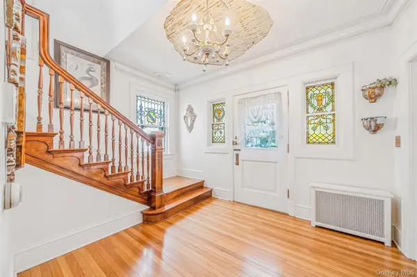 436 Bay AVE, East Patchogue, NY 11772