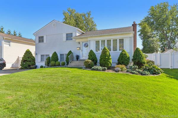 3994 Daleview AVE, Seaford, NY 11783