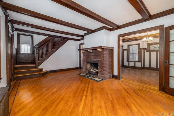 65 Lenox AVE, Lynbrook, NY 11563