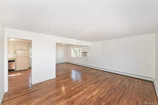 8 Harbor Hill RD #2nd Floor, Glen Cove, NY 11542