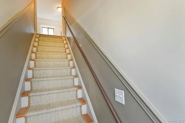 8 Harbor Hill RD #2nd Floor, Glen Cove, NY 11542
