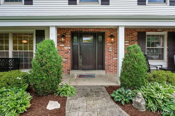 1714 Greening LN, Kirkwood, MO 63122