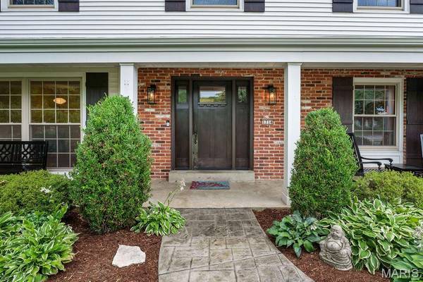 1714 Greening LN, Kirkwood, MO 63122