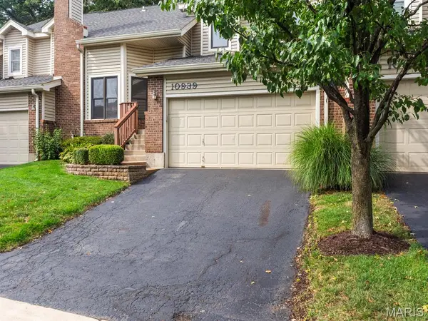 10939 Vauxhall DR, Creve Coeur, MO 63146