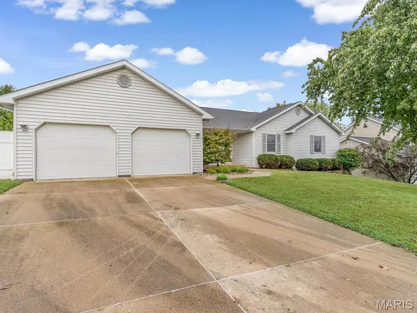 214 Osterhage DR, Waterloo, IL 62298