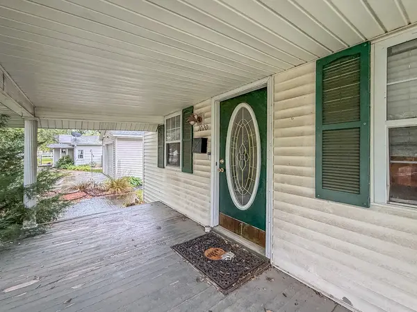 1020 N Walnut ST, Monticello, IL 61856