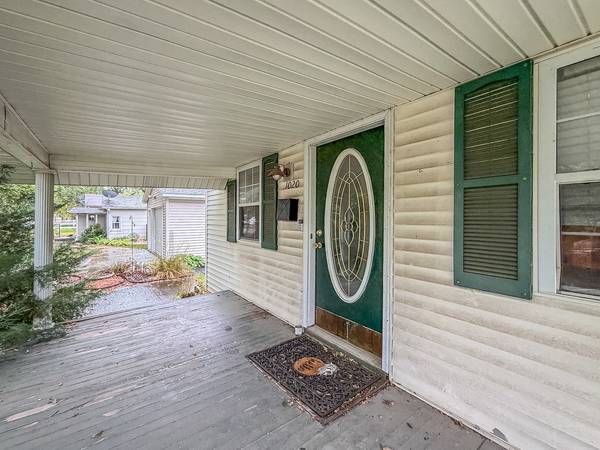 1020 N Walnut ST, Monticello, IL 61856