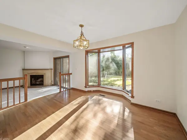 11103 Regency DR #11103, Westchester, IL 60154