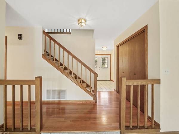 11103 Regency DR #11103, Westchester, IL 60154