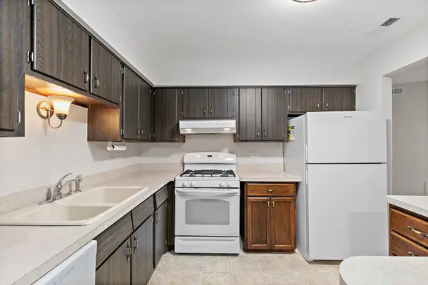 1624 Salisbury CT #C, Wheaton, IL 60189
