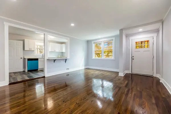 11104 S Avenue O AVE, Chicago, IL 60617