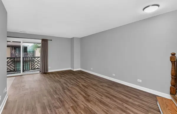 1657 Dover CT #C, Wheaton, IL 60189
