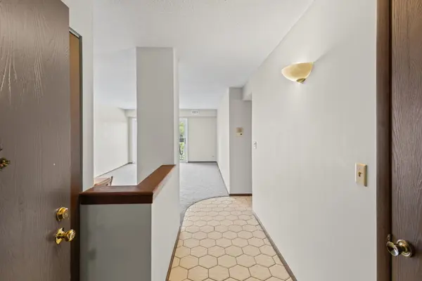 1738 Chicago AVE #803, Evanston, IL 60201