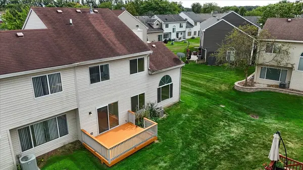 4233 Springlake DR, Lake In The Hills, IL 60156
