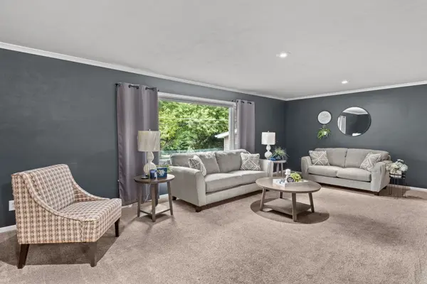 2236 Olympia DR, Bettendorf, IA 52722